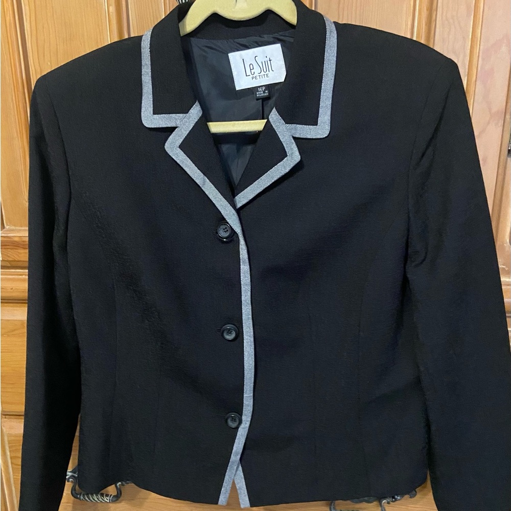 Le Suit Black Blazer with Gray Trim